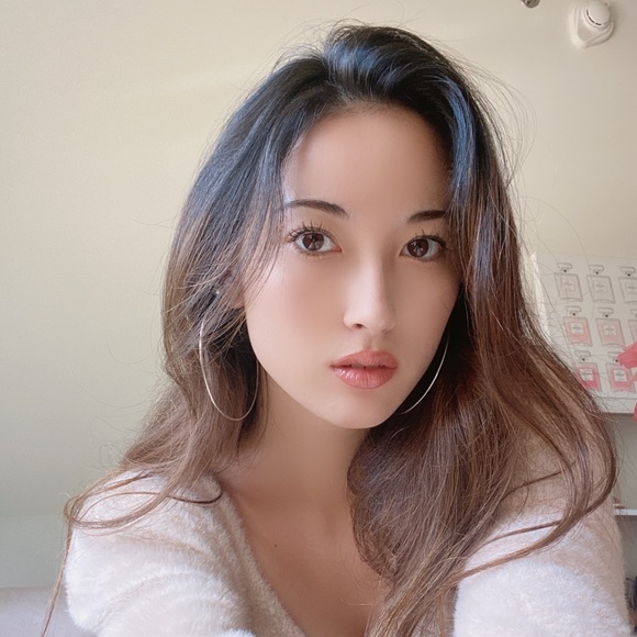 Meet your Posher, Brandy - Picture 3 of 4